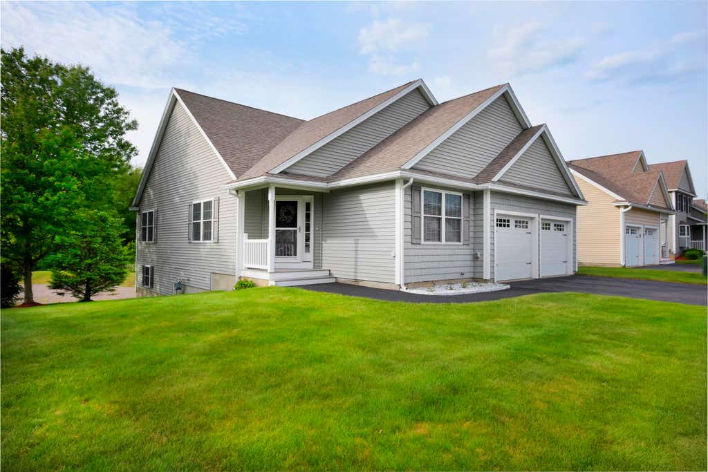 Photo of 125 Brody Lane, Hudson, NH 03051 (MLS # 5092978)