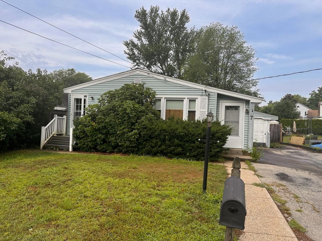 Photo of 7 Burns Street, Nashua, NH 03064 (MLS # 5101143)