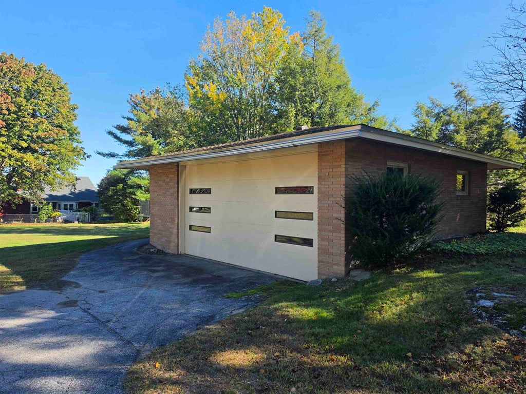 Photo of 161 Lakeview Lane, Manchester, NH 03104 (MLS # 5113245)