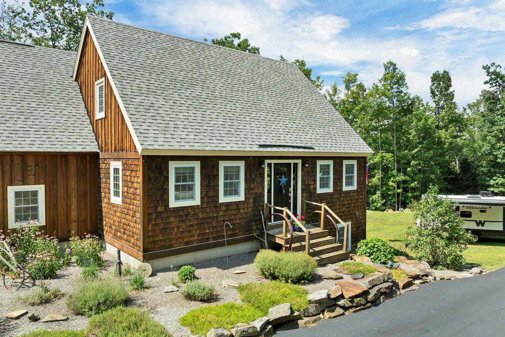 Photo of 16 Valley View Road, Hebron, NH 03241 (MLS # 5105568)
