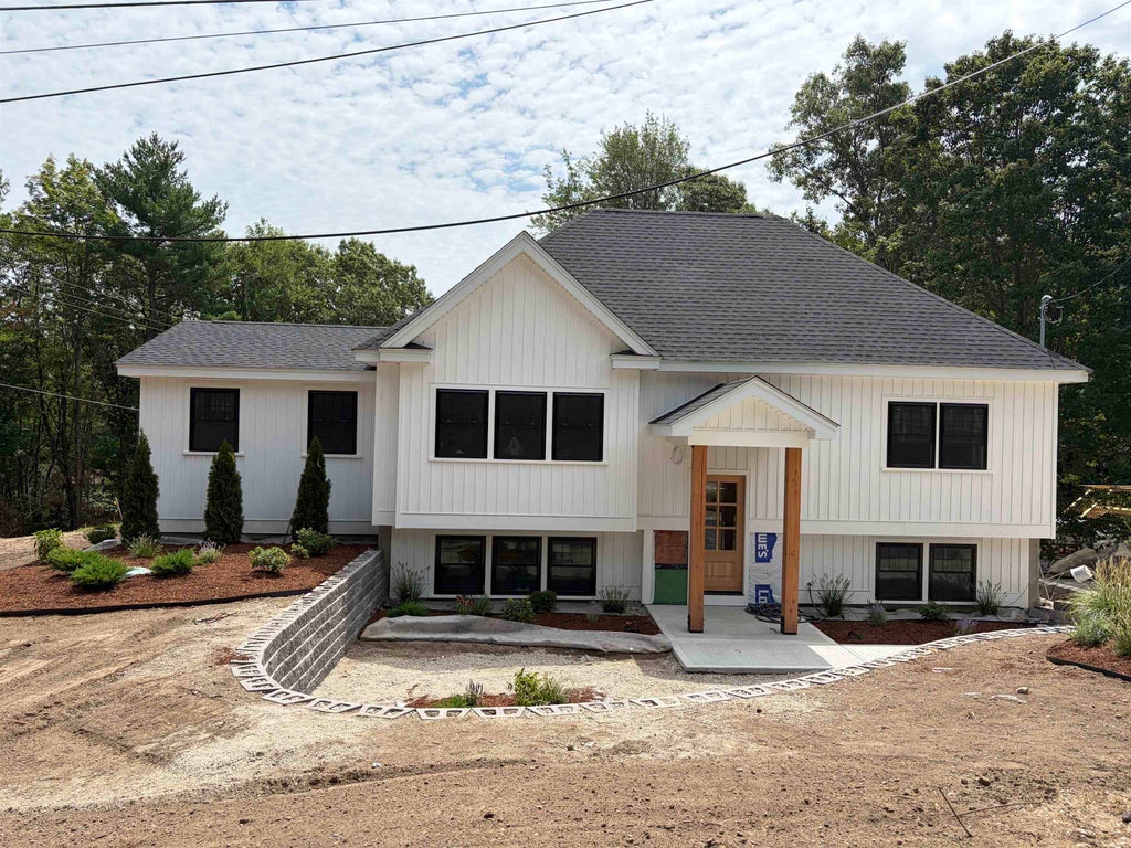 Photo of 5 Birch Drive, Newmarket, NH 03857 (MLS # 5091324)