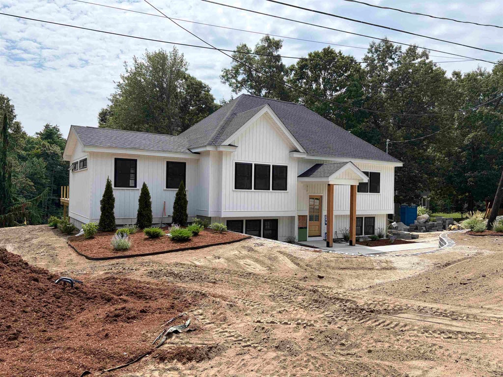 Photo of 5 Birch Drive, Newmarket, NH 03857 (MLS # 5091324)