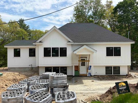 Photo of 5 Birch Drive, Newmarket, NH 03857 (MLS # 5091324)