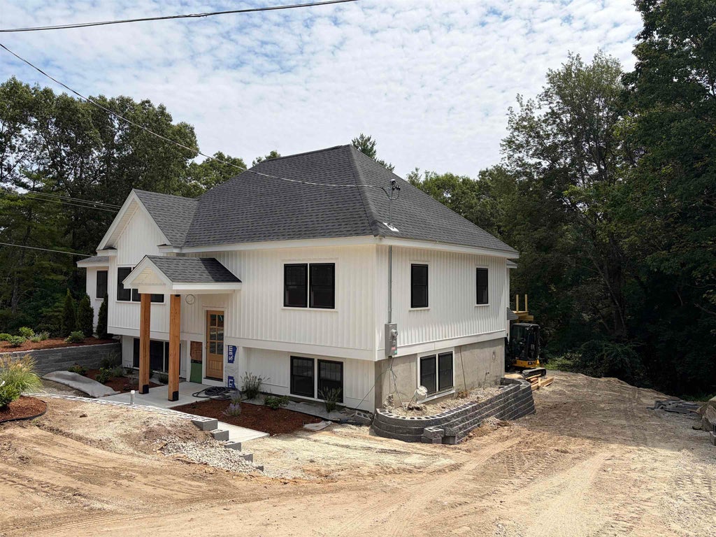 Photo of 5 Birch Drive, Newmarket, NH 03857 (MLS # 5091324)
