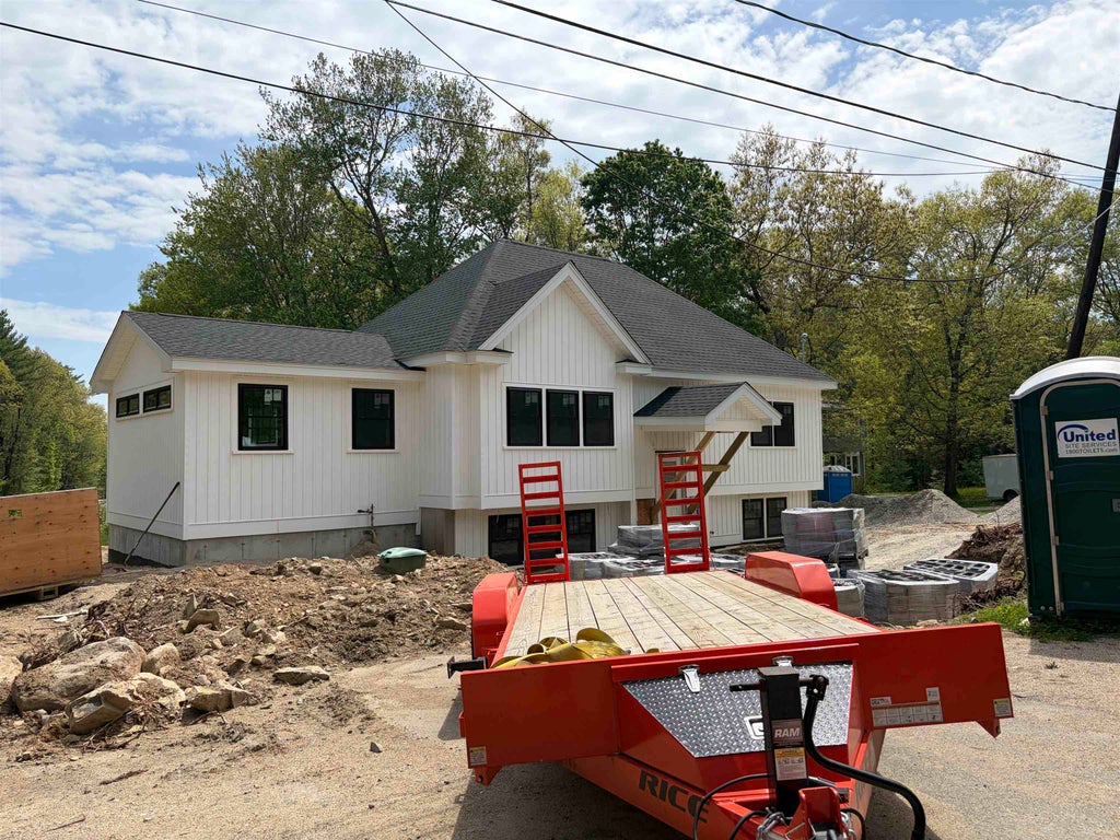 Photo of 5 Birch Drive, Newmarket, NH 03857 (MLS # 5091324)