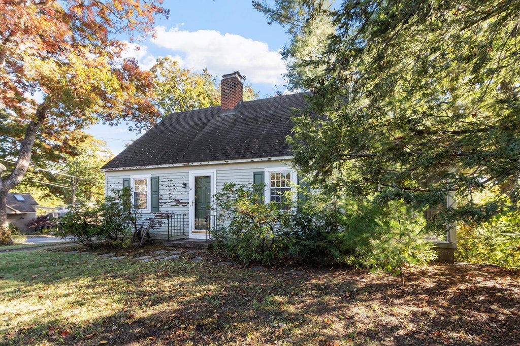 Photo of 34 Charlotte Avenue, Nashua, NH 03064 (MLS # 5115367)