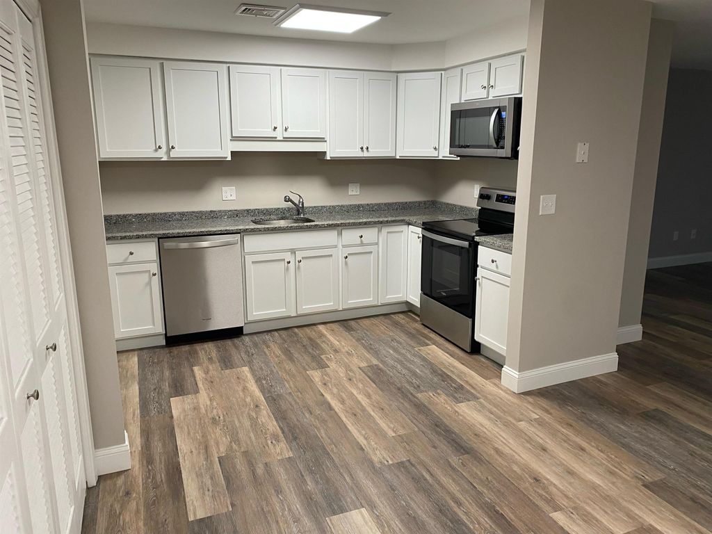 Photo of 10 Barrington Avenue #204, Nashua, NH 03062 (MLS # 5090954)