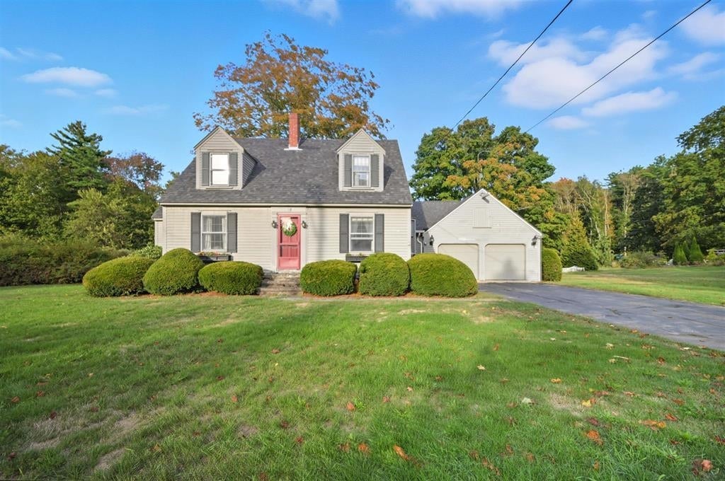 Photo of 10 Sweet Hill Road, Plaistow, NH 03865 (MLS # 5108965)
