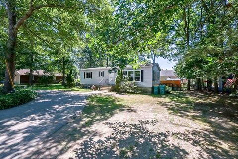Photo of 20 Riverside Drive, Fremont, NH 03044 (MLS # 5101072)