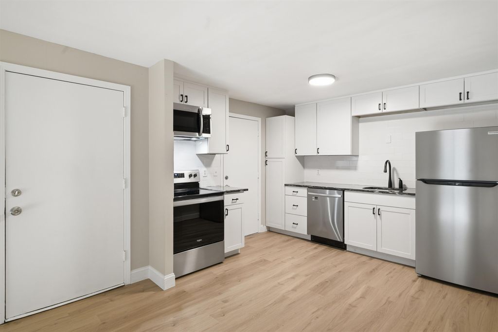 Photo of 8 Strawberry Bank Road #9, Nashua, NH 03062 (MLS # 5094365)
