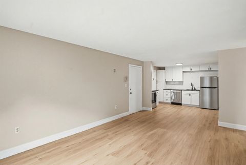 Photo of 8 Strawberry Bank Road #9, Nashua, NH 03062 (MLS # 5094365)