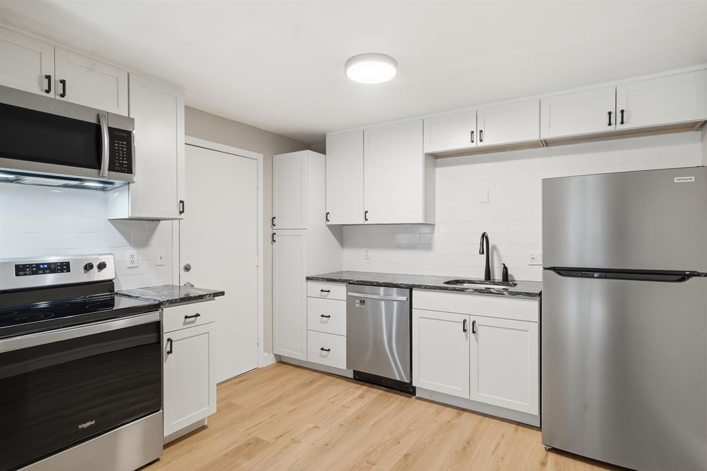 Photo of 8 Strawberry Bank Road #9, Nashua, NH 03062 (MLS # 5094365)