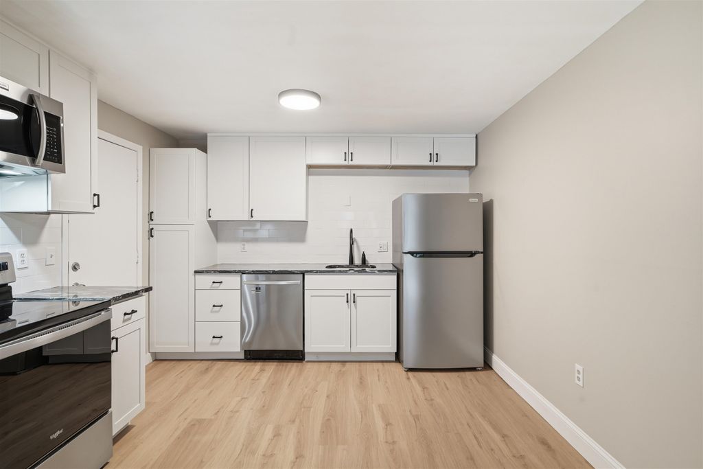 Photo of 8 Strawberry Bank Road #9, Nashua, NH 03062 (MLS # 5094365)
