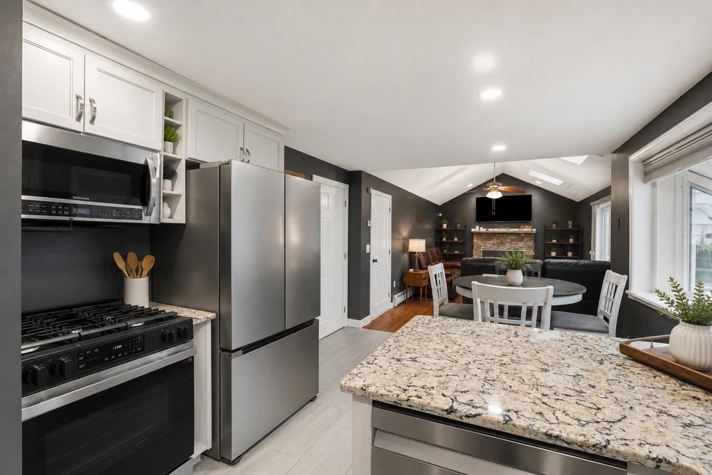Photo of 35 Shannon Road, Hampstead, NH 03841 (MLS # 5085245)