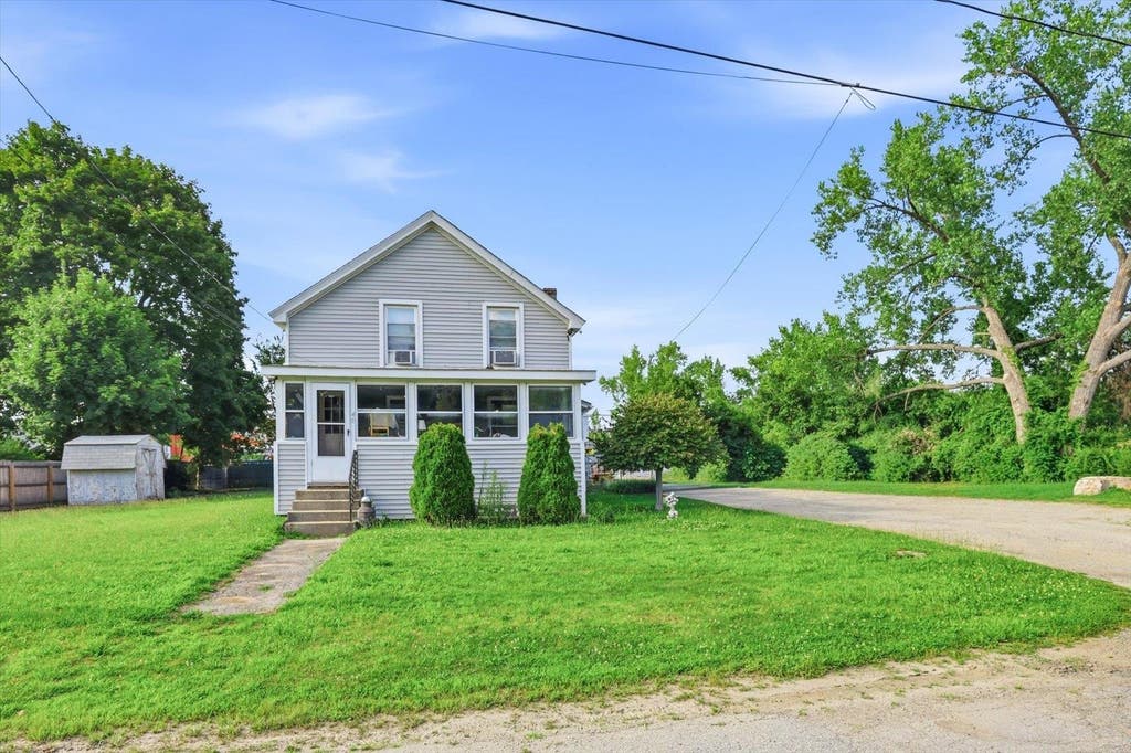 Photo of 40 Myrtle Street, Keene, NH 03431 (MLS # 5102758)