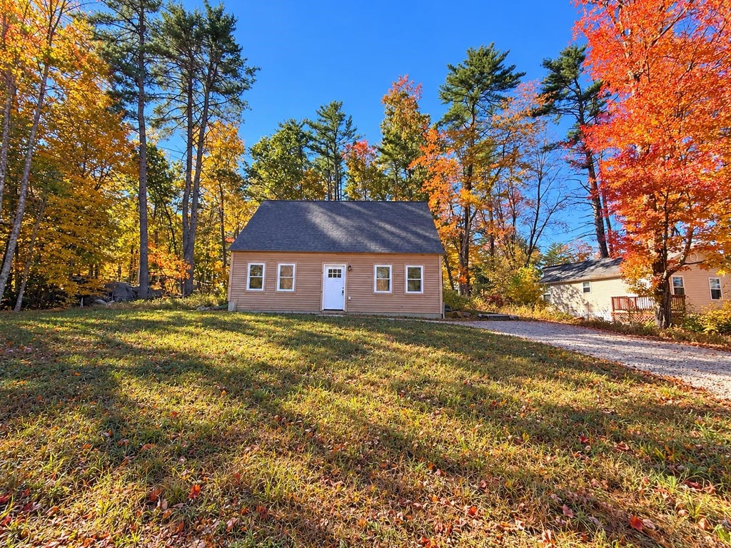 Photo of 92 Long Shores Drive, Barrington, NH 03825 (MLS # 5114631)