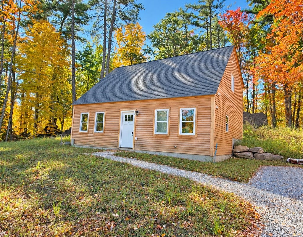 Photo of 92 Long Shores Drive, Barrington, NH 03825 (MLS # 5114631)