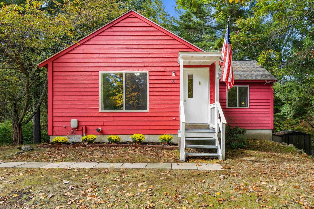 Photo of 5 S Landing Road, Sandown, NH 03873 (MLS # 5114209)