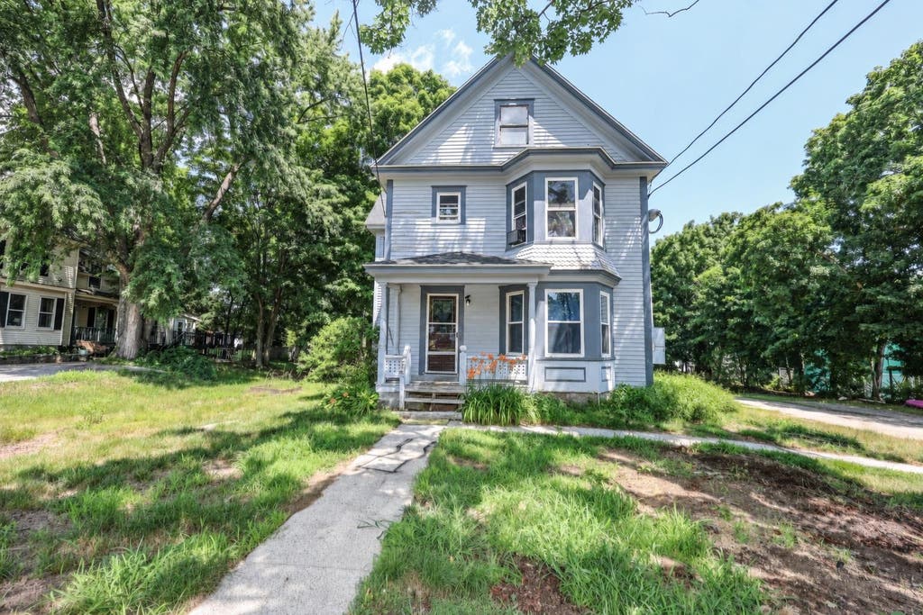 Photo of 32 Hall Avenue, Henniker, NH 03242 (MLS # 5102936)