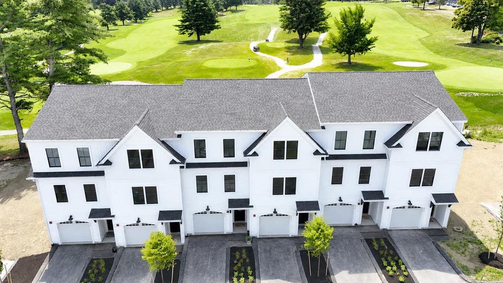 Photo of 29 Birdie Grove #A, Rochester, NH 03839 (MLS # 5104260)
