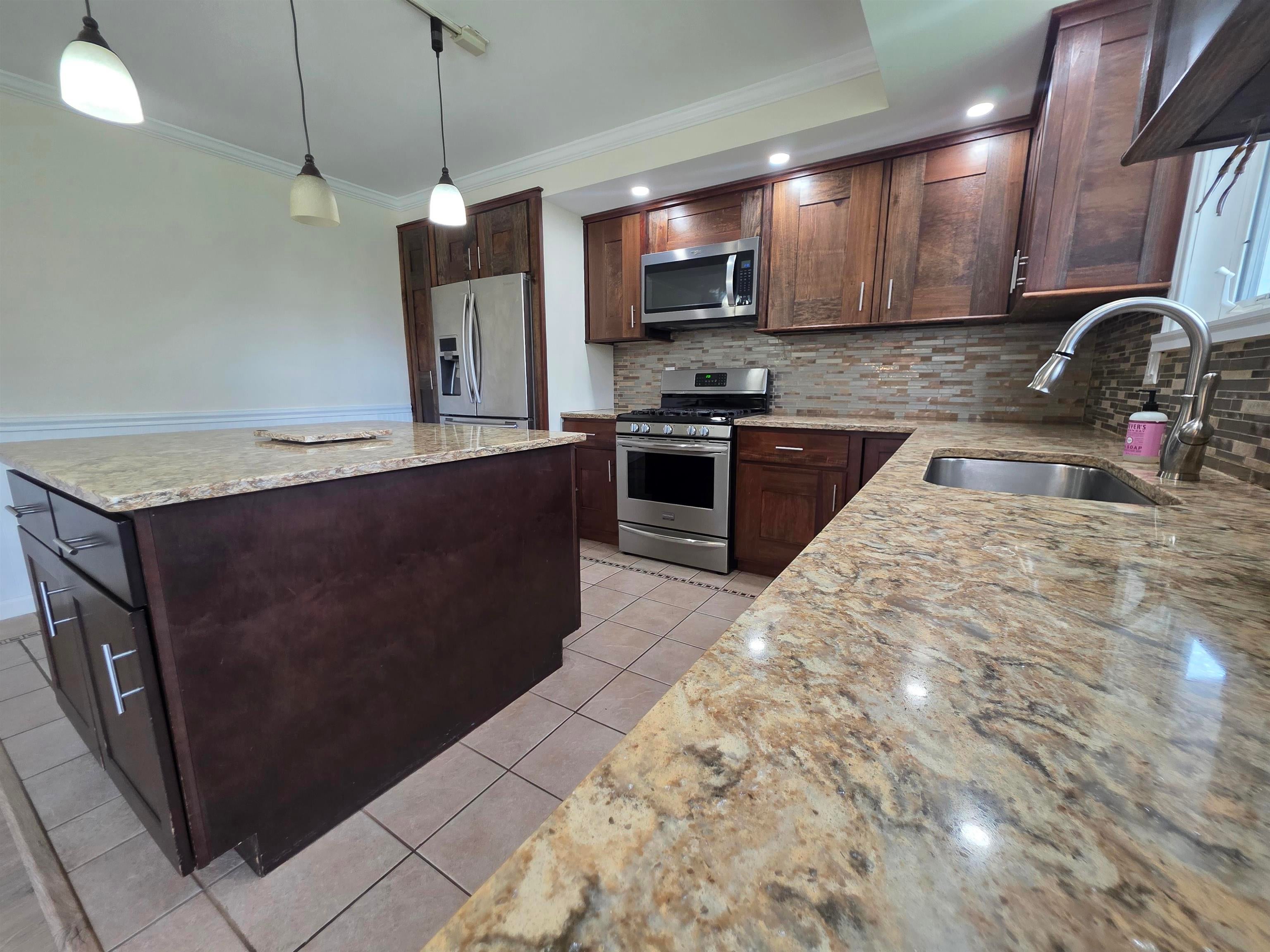 6 Meadowcrest Lane