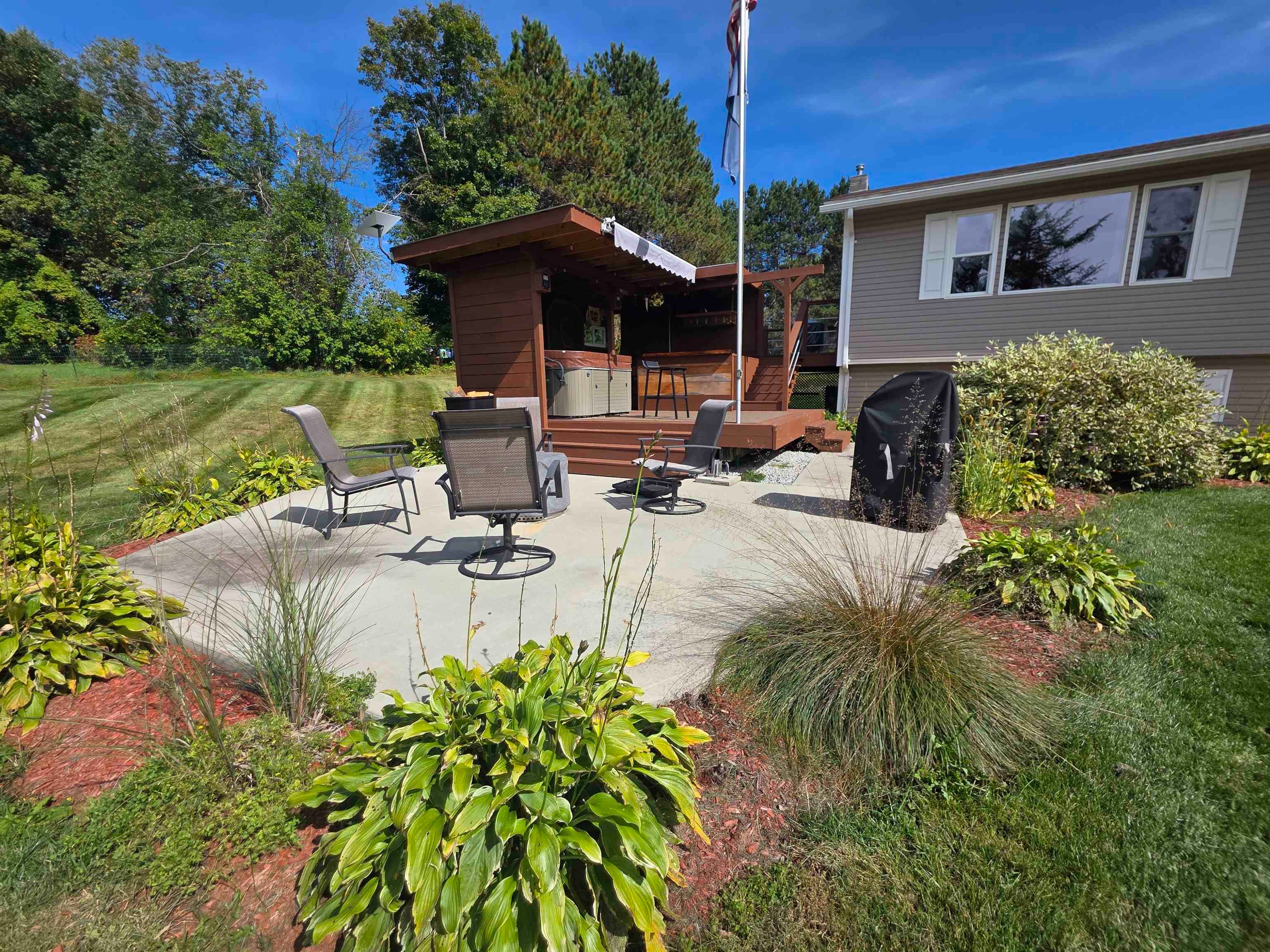 6 Meadowcrest Lane