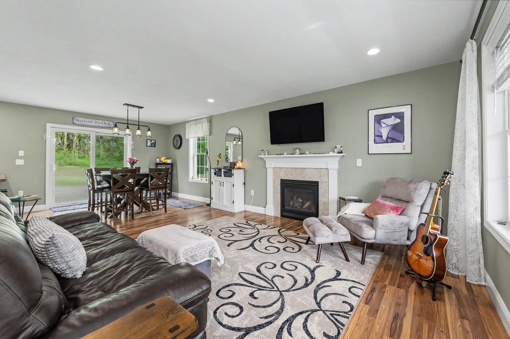 Photo of 41 Schwinn Drive, Nashua, NH 03062 (MLS # 5092202)