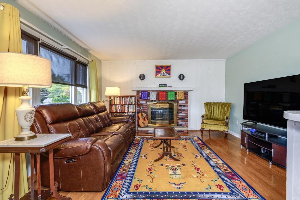 169 Exchange Avenue
