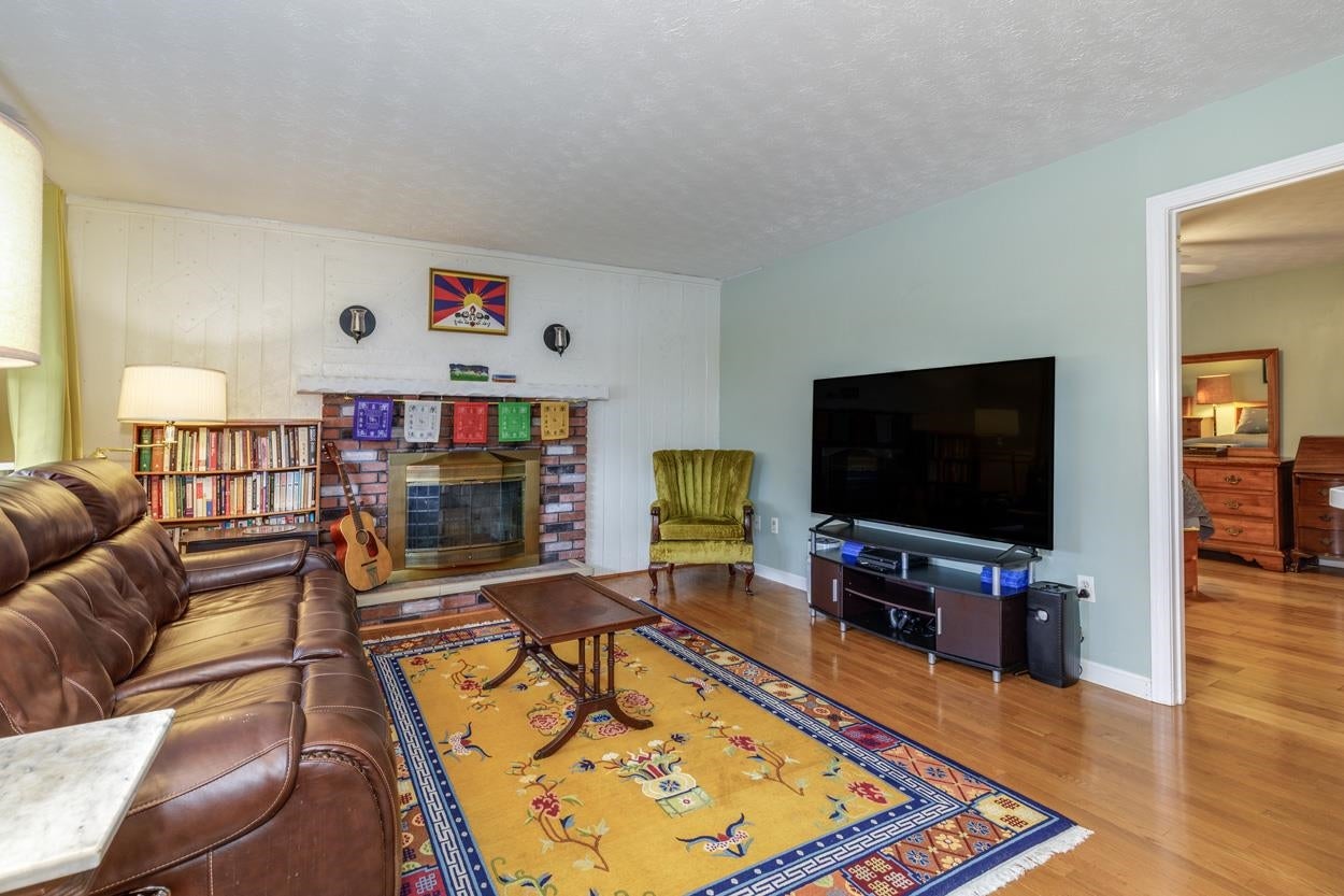 169 Exchange Avenue