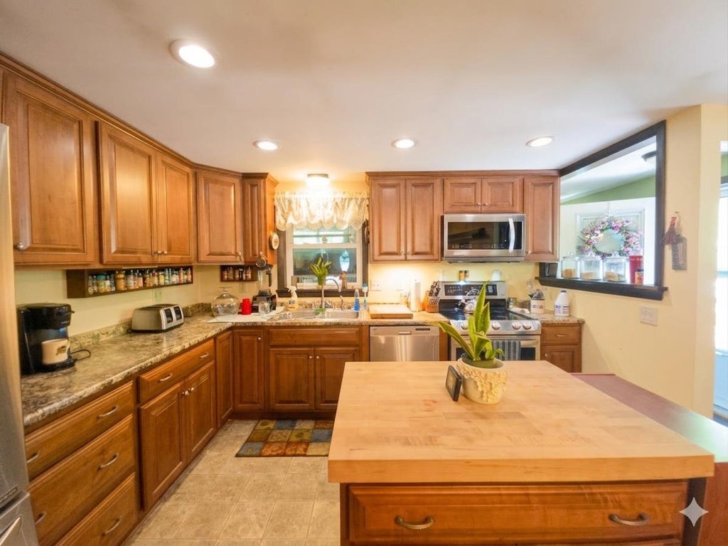 Photo of 54 Ridgewood Circle, Epsom, NH 03234 (MLS # 5089328)