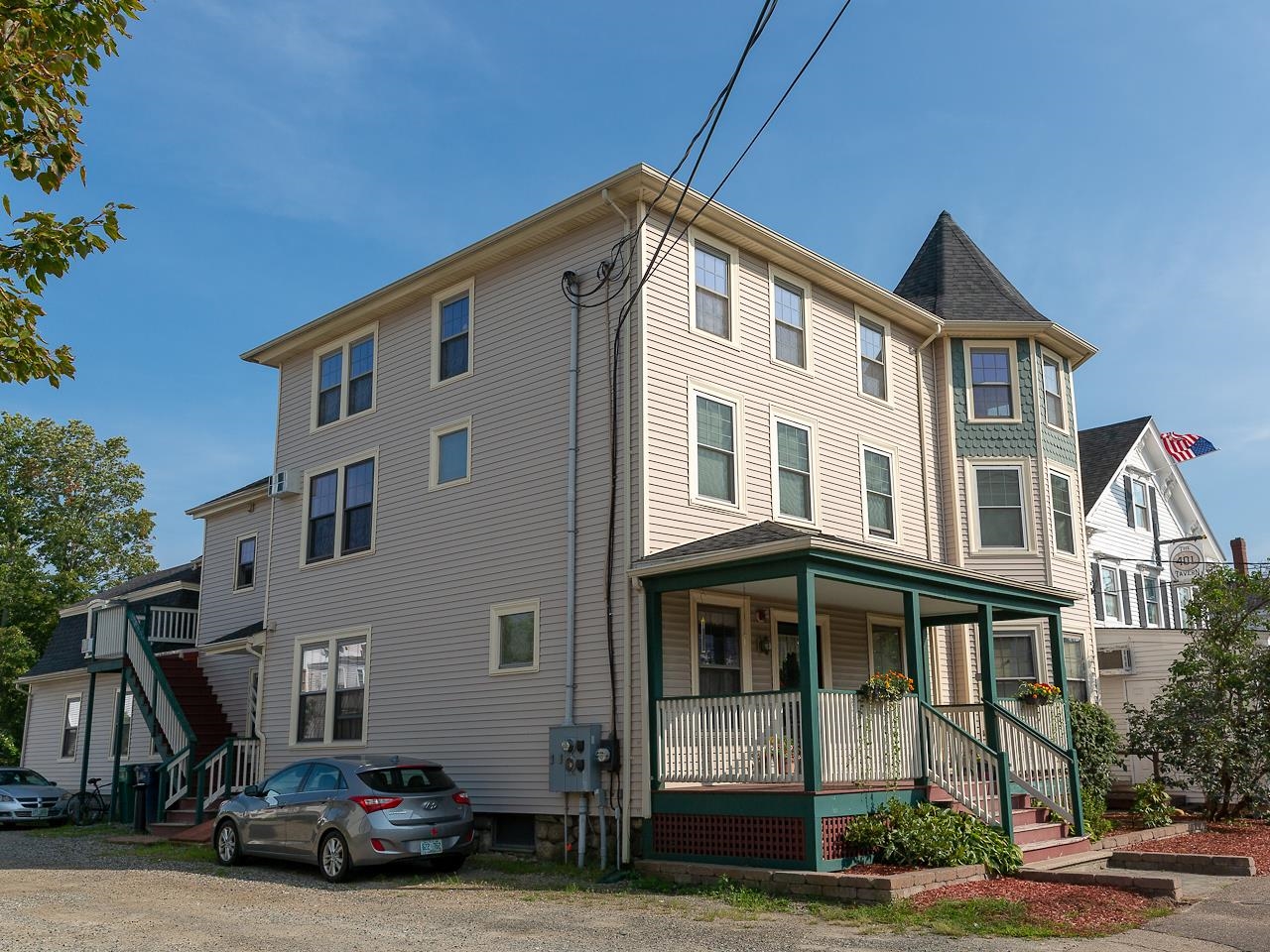407 Lafayette Road