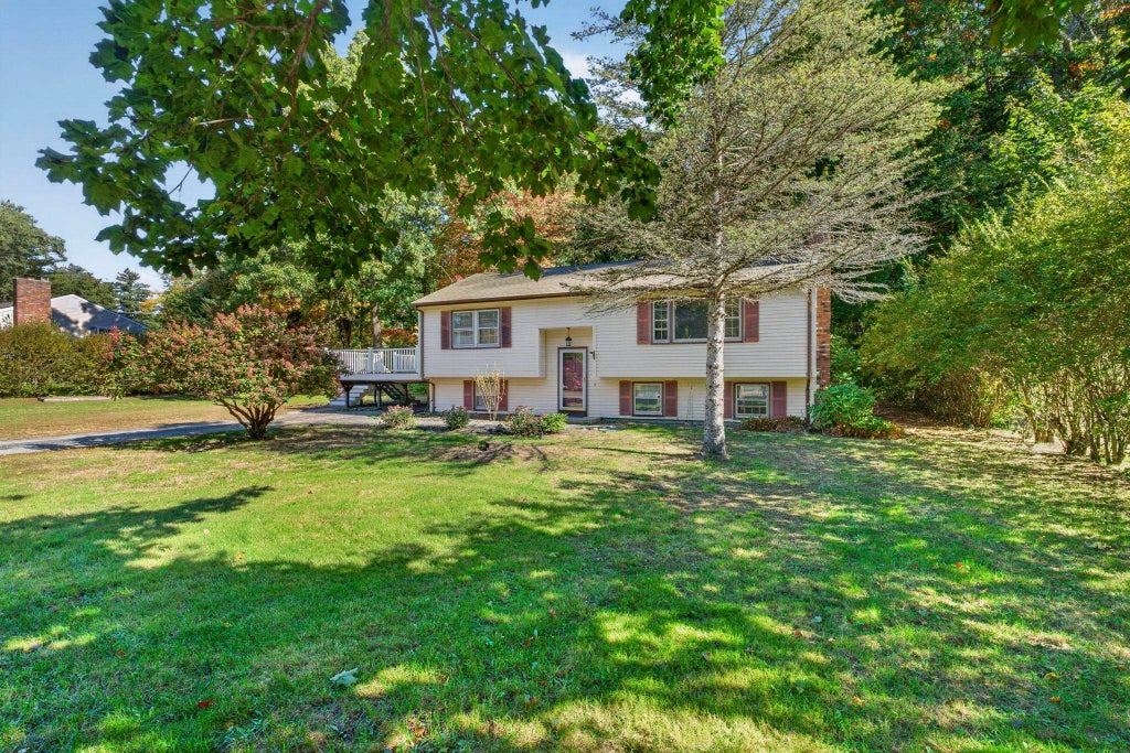 Photo of 15 Masquah Drive, Litchfield, NH 03052 (MLS # 5114342)