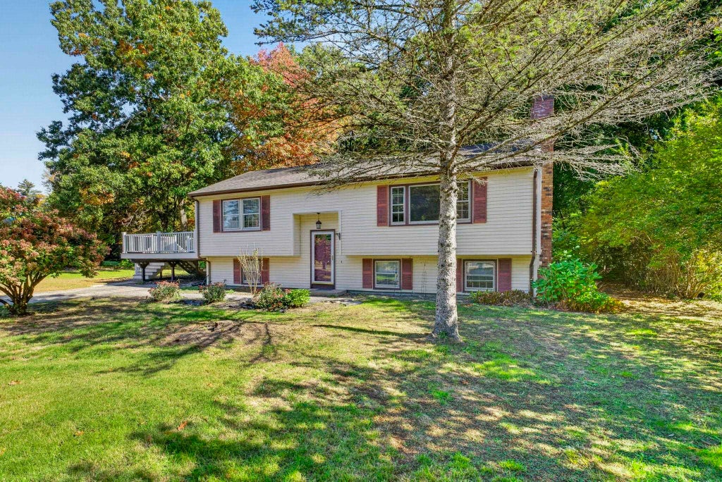 Photo of 15 Masquah Drive, Litchfield, NH 03052 (MLS # 5114342)