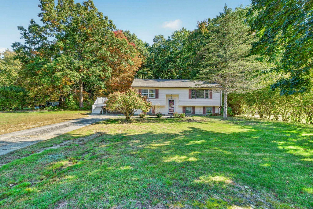 Photo of 15 Masquah Drive, Litchfield, NH 03052 (MLS # 5114342)