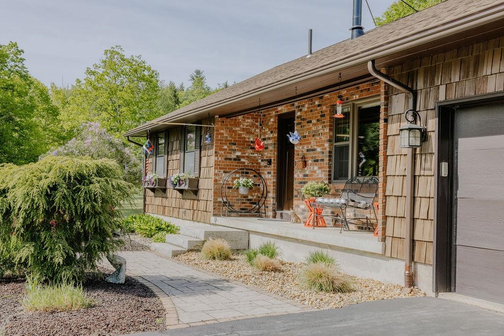 266 W Surry Road