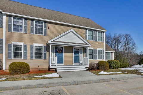 Photo of 31 Overlook Circle, Hudson, NH 03051 (MLS # 5103016)