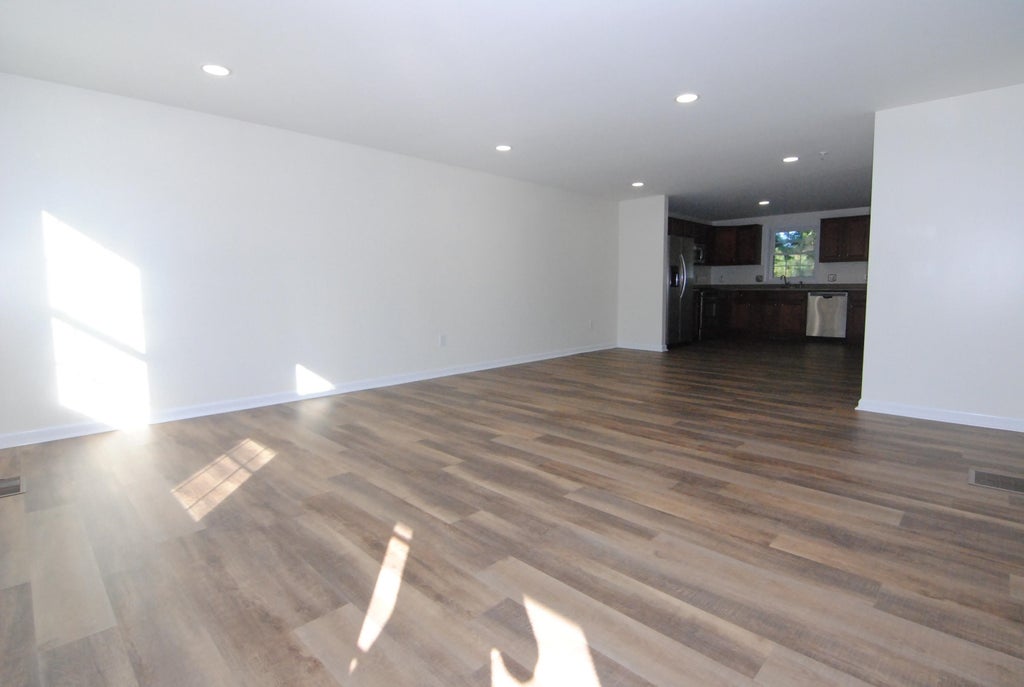 Photo of 31 Overlook Circle, Hudson, NH 03051 (MLS # 5103016)