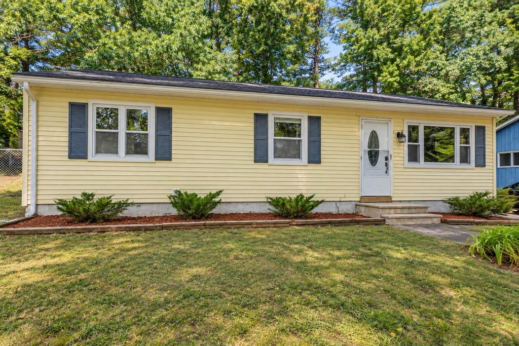 Photo of 43 New Searles Road, Nashua, NH 03062 (MLS # 5111118)