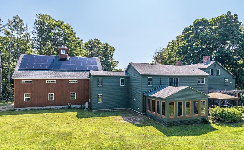 Photo of 12 Coffeetown Road, Deerfield, NH 03037 (MLS # 5102923)