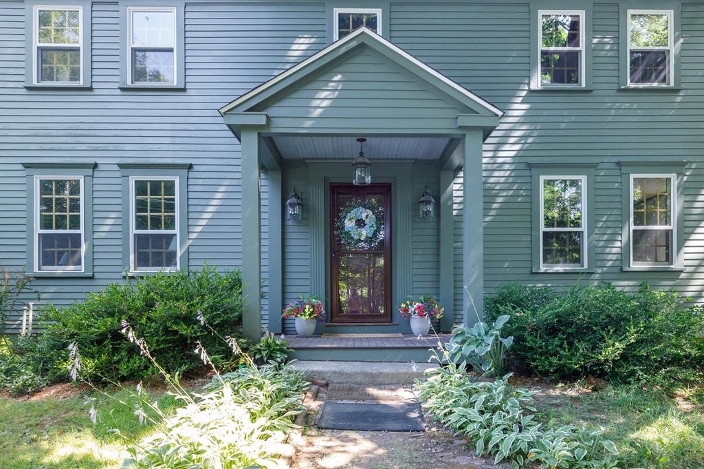 Photo of 12 Coffeetown Road, Deerfield, NH 03037 (MLS # 5102923)