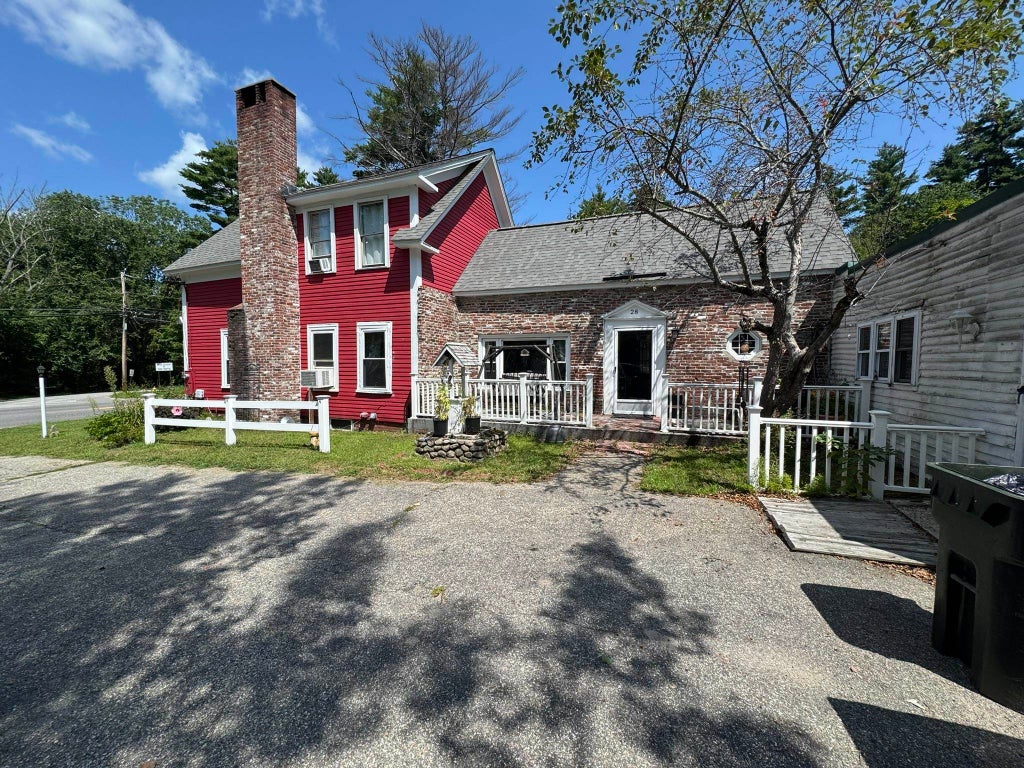 Photo of 28 Auburn Road, Londonderry, NH 03053 (MLS # 5106323)