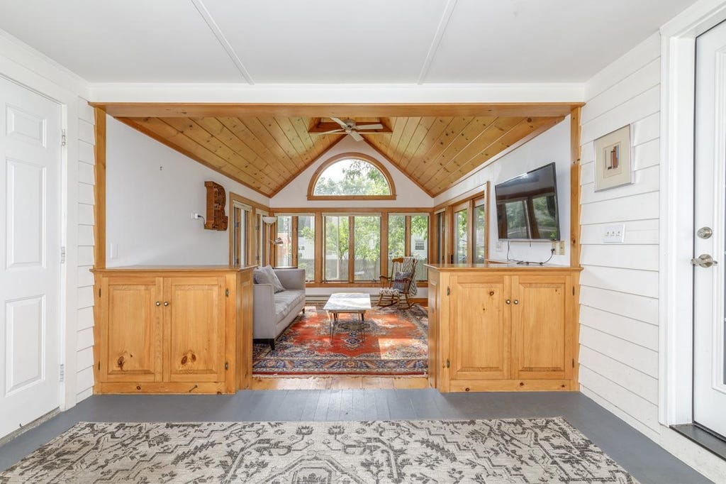Photo of 234 W Haven Road, Manchester, NH 03104 (MLS # 5104729)