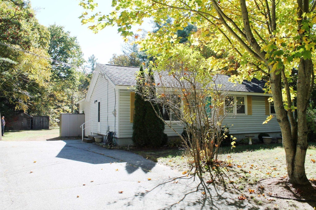 Photo of 25 Corning Road, Litchfield, NH 03052 (MLS # 5115062)