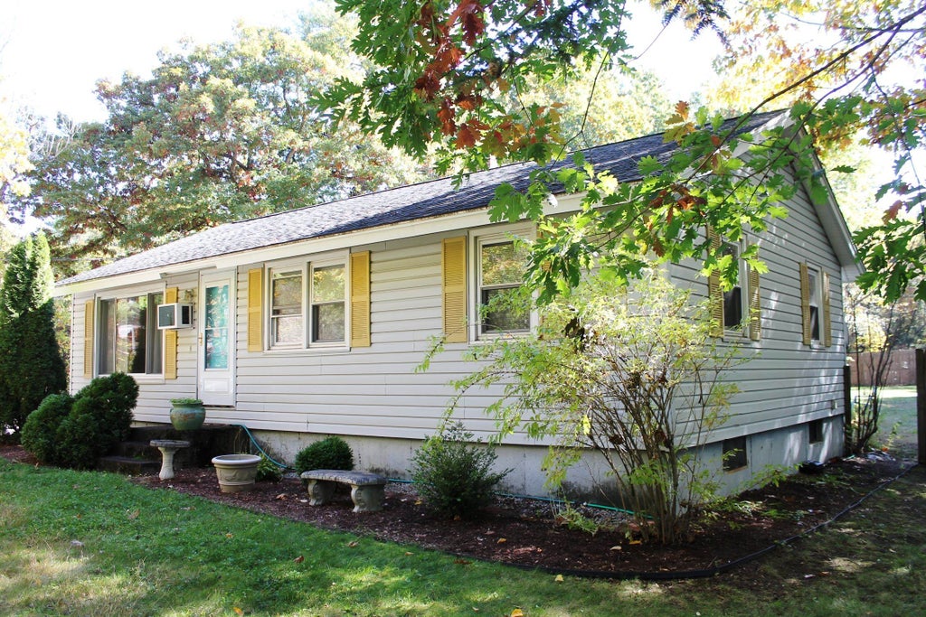 Photo of 25 Corning Road, Litchfield, NH 03052 (MLS # 5115062)