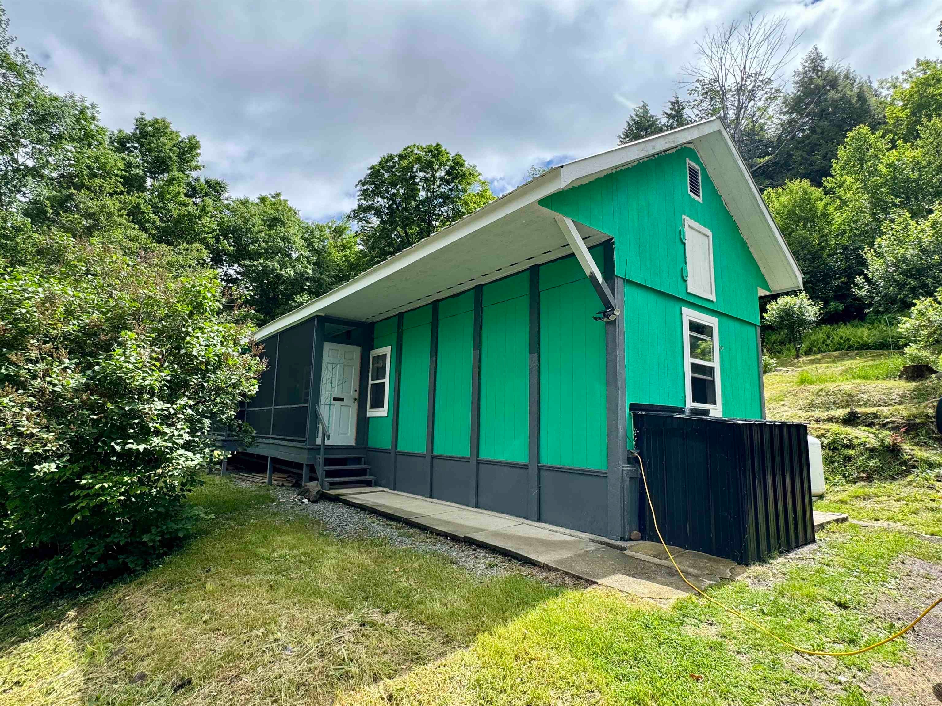 1049 Kingdom Road