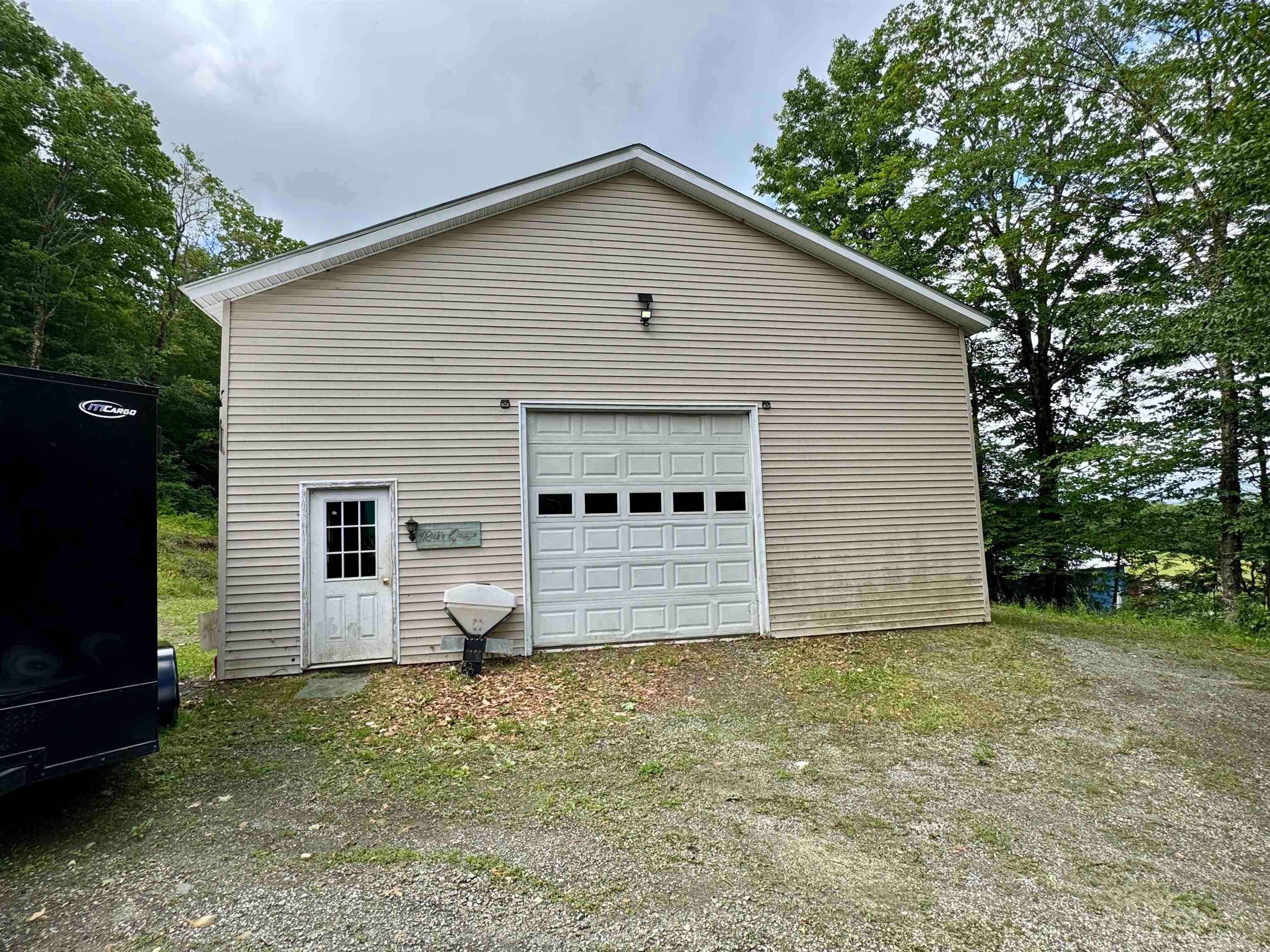 1049 Kingdom Road