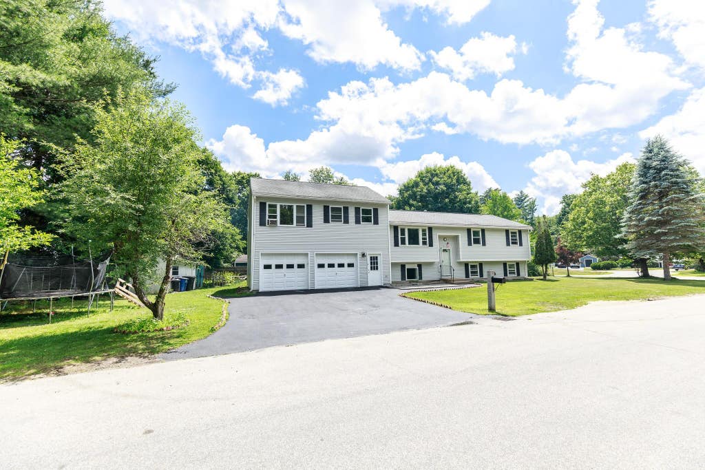 Photo of 14 Alder Creek Drive, Concord, NH 03303 (MLS # 5098201)