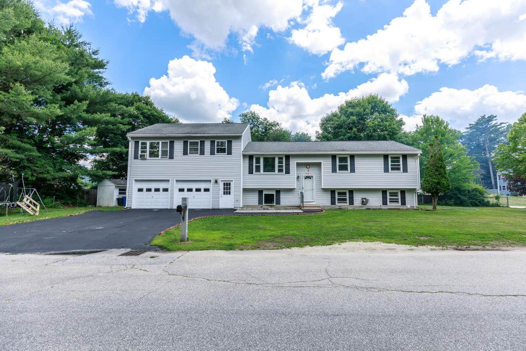 Photo of 14 Alder Creek Drive, Concord, NH 03303 (MLS # 5098201)