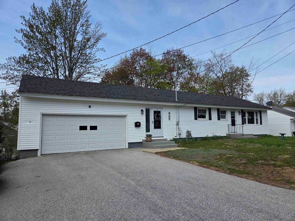 Photo of 188 Portsmouth Avenue, Manchester, NH 03109 (MLS # 5087071)