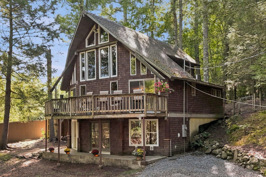 Photo of 13 Beach Head Road, Nottingham, NH 03290 (MLS # 5110003)